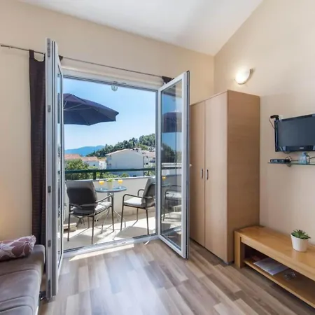 Appartamento Nmn - With Balcony 3 Drvenik (Split-Dalmatia)